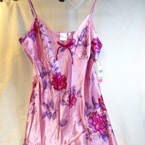 NOS~ENCHANTING SIZE MEDIUM FLORAL 100% POLYESTER (SILK LOOK) BABY DOLL NIGHTGOWN
